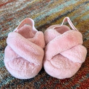 Gap pink fuzzy slippers 6-12mo